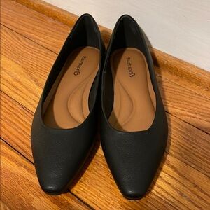 BearTraps Women's Black Flats Rhonda